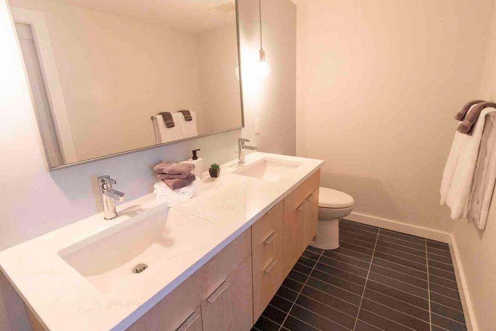 Spacious 2 Bed 2 Bath Downtown Otr Condo Minutes Walk To The Reds Bengals Stadium & More! Cincinnati Exterior foto